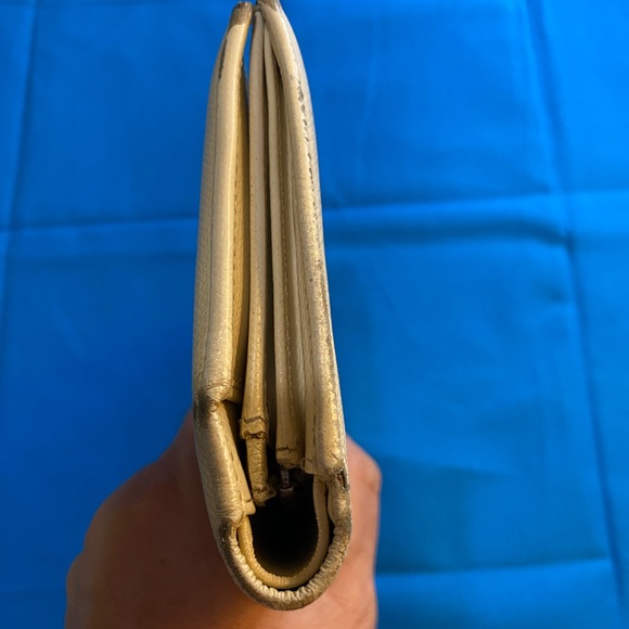 Chanel Folding Wallet in White - Picture 4 of 16